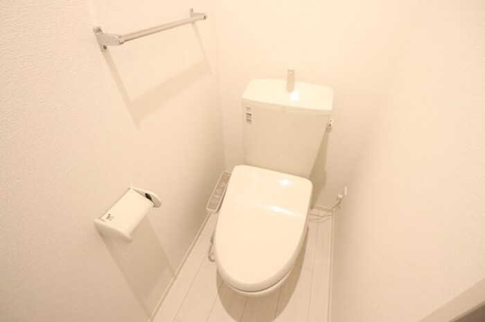 トイレ　落ち着いた色調のトイレです