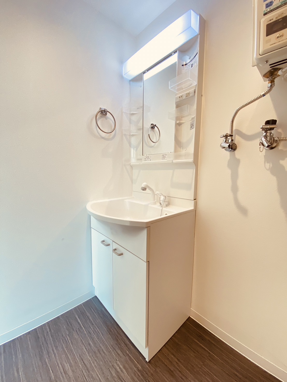 洗面設備　シャワードレッサー付きです！