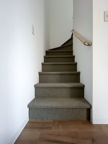 その他　2階への階段