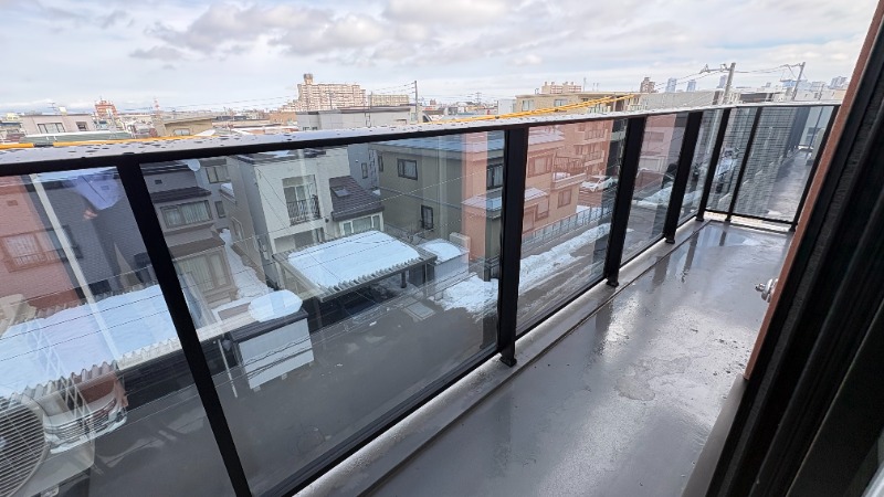 バルコニー　広々バルコニー