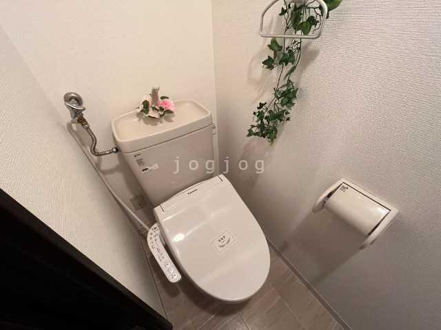 トイレ　温水洗浄便座付き