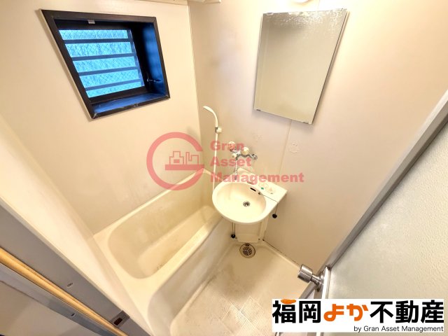 バス・シャワールーム　コンパクトで使いやすいお風呂です