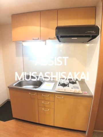 キッチン　写真：設備同仕様の別号室です