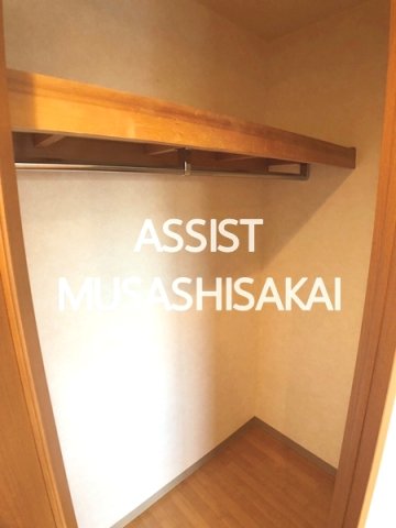 収納　写真：設備同仕様の別号室です