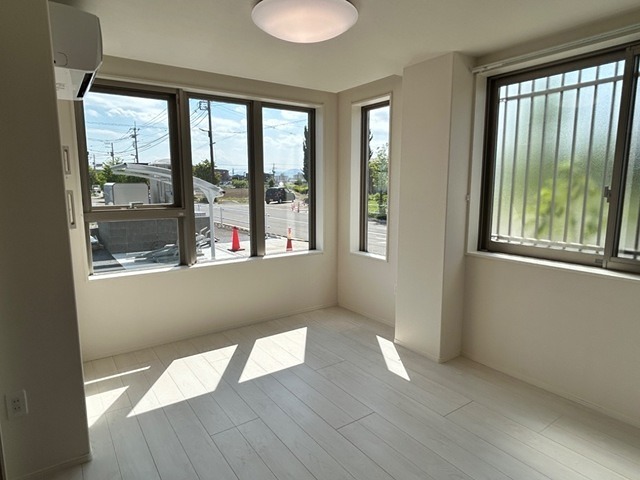 居室・リビング　明るいお部屋です。