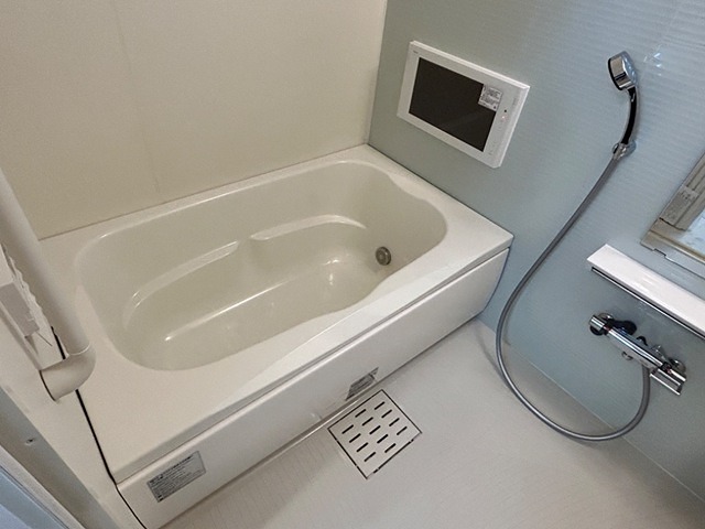 バス・シャワールーム　追い焚き、浴室乾燥機付き。