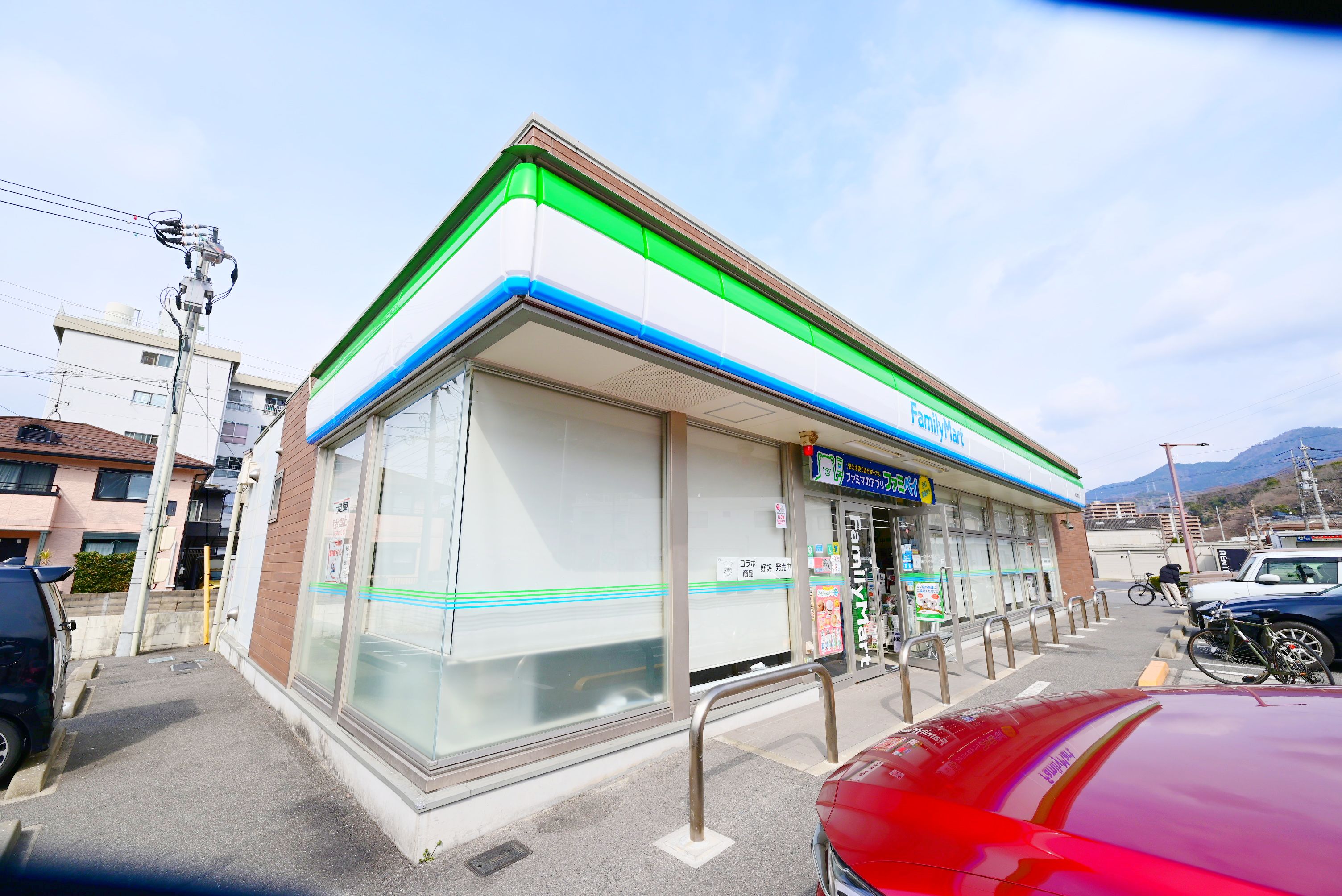 コンビニ　ファミリーマート焼山中央店（コンビニ）まで293m