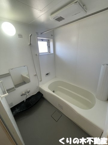 バス・シャワールーム　反転タイプのお部屋です（現況を優先します）