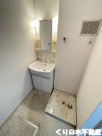 洗面設備　反転タイプのお部屋です（現況を優先します）