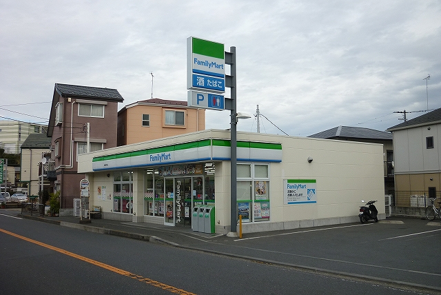 コンビニ　ファミリーマート　白幡仲町店（コンビニ）まで284m