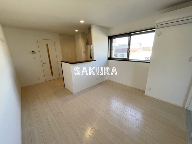 居室・リビング　開放感のあるゆったりとしたお部屋です♪