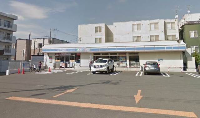コンビニ　ローソン札幌八軒6条店（コンビニ）まで245m