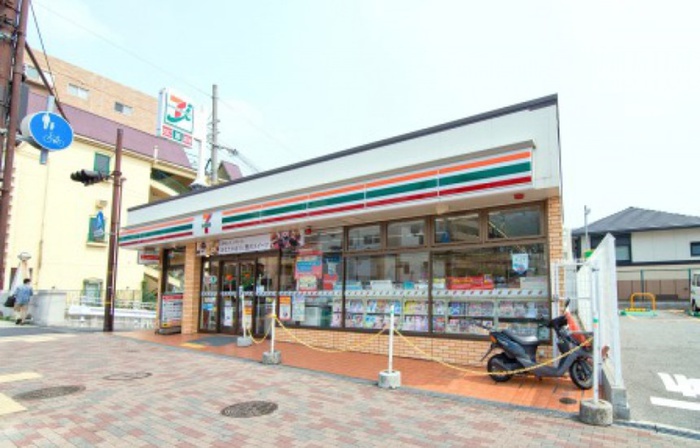 コンビニ　セブンイレブン（コンビニ）まで160m