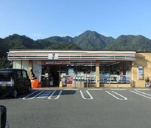 コンビニ　セブンイレブン　上深川町店（コンビニ）まで290m