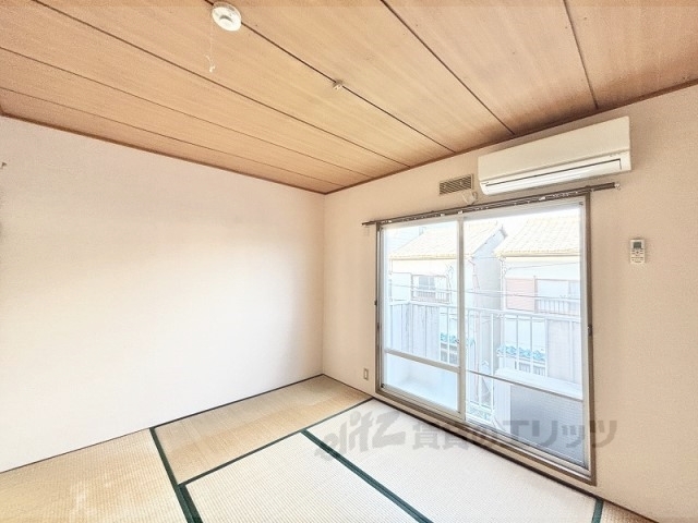 翆甲園ハイツの居間写真