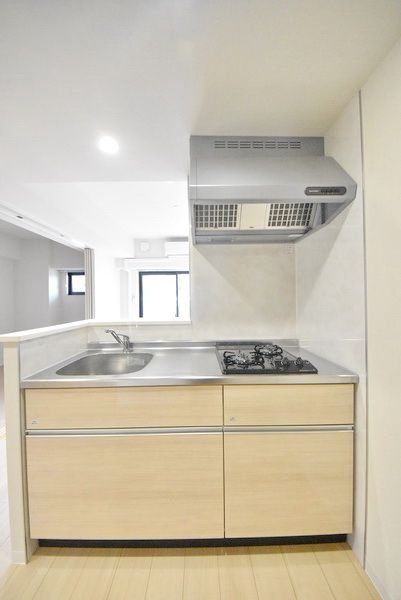 キッチン　同型物件の写真を使用しております。