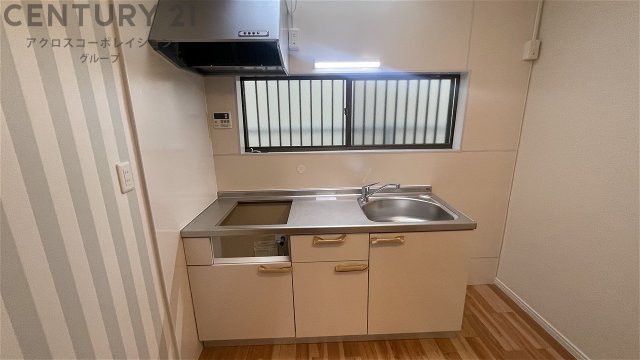 キッチン　窓付きのキッチンで換気がしやすくておすすめ！
