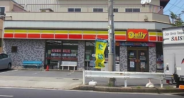 コンビニ　デイリーヤマザキ江東辰巳3丁目店（コンビニ）まで1241m