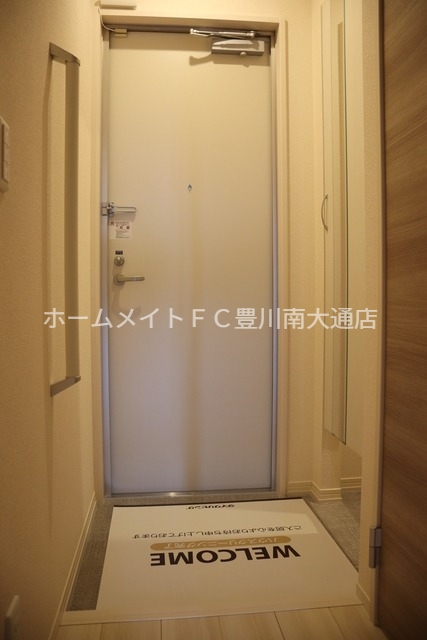 玄関　同型別部屋写真