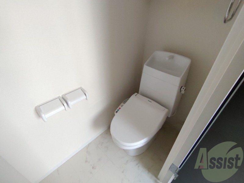 トイレ　トイレは綺麗でウォッシュレットも付いて快適にお使い頂けます。