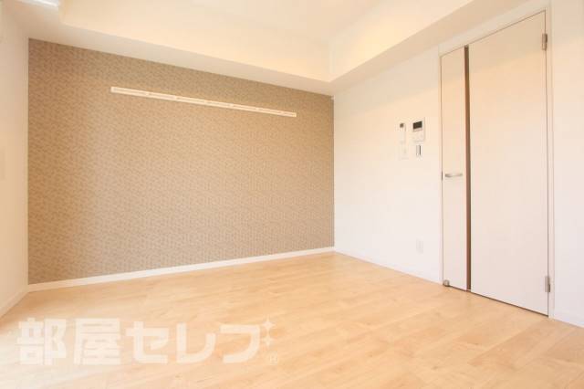 居室・リビング　４０１号室内装写真参照