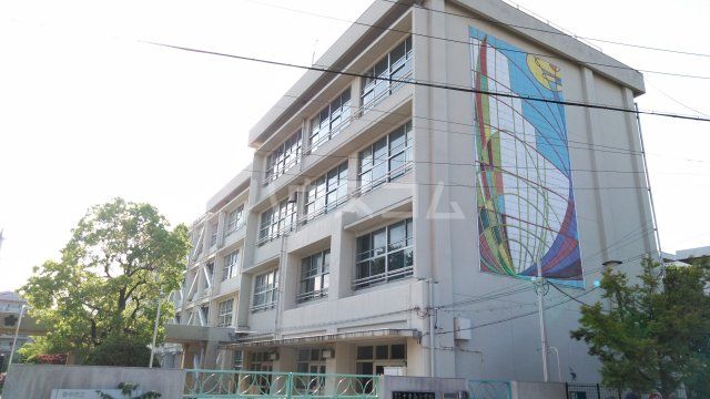 小学校　豊中市立中豊島小学校（小学校）まで683m