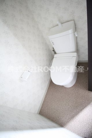 トイレ　落ち着いた色調のトイレです