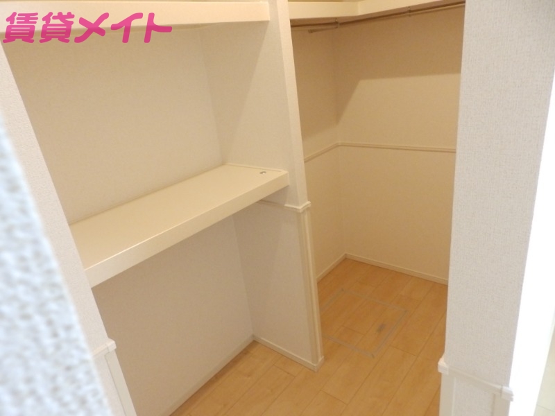 収納　別部屋同タイプの物です。