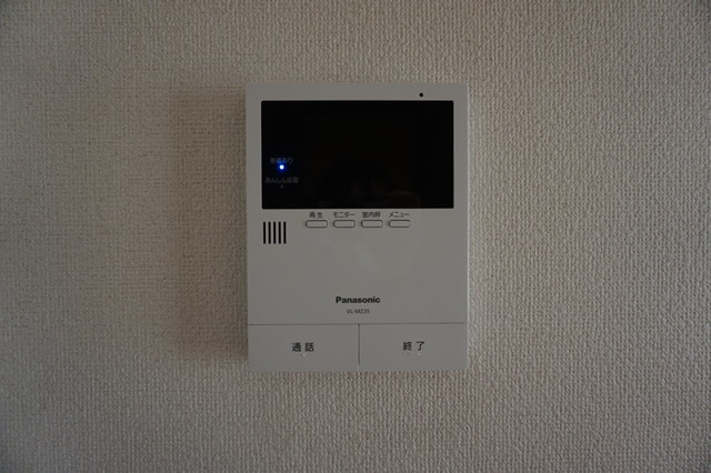 セキュリティ　来訪者の姿を確認できるＴＶモニター付インターホン設置済です！