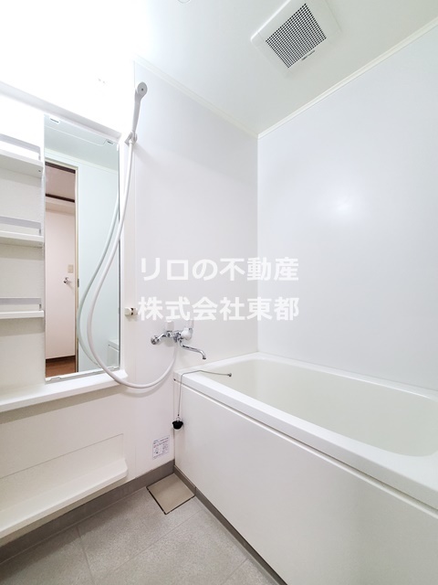 バス・シャワールーム　※写真は反転タイプの室内。仕様・設備は現況優先です※