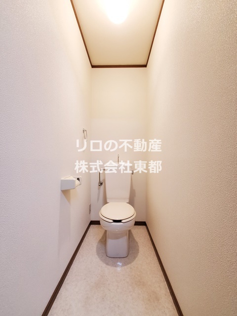 トイレ　※写真は反転タイプの室内。仕様・設備は現況優先です※