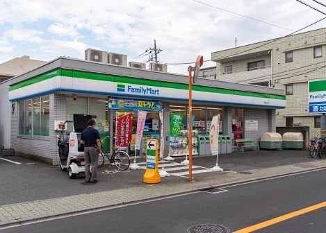コンビニ　ファミリーマート練馬桜台店（コンビニ）まで350m
