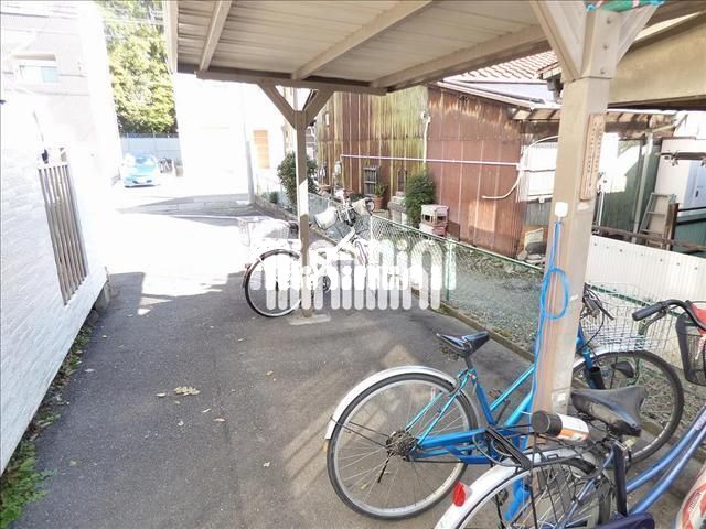 駐車場　駐輪場は屋根付きです