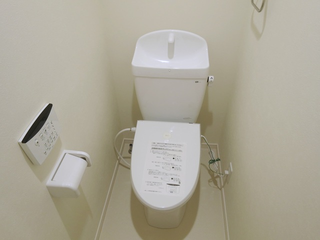 トイレ　人気の温水洗浄便座です！
