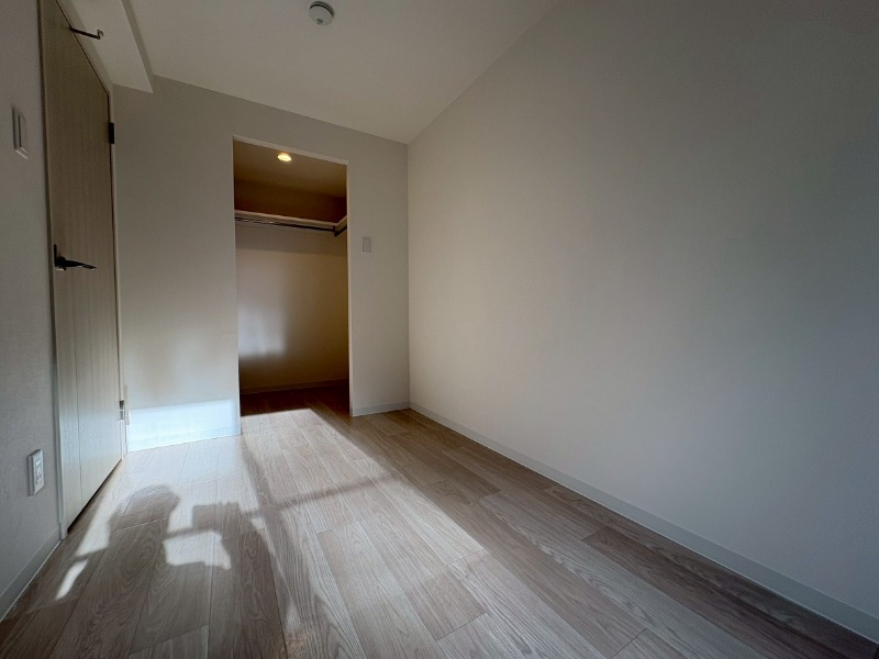 その他部屋・スペース　こちらのお部屋は光が差し込む、温かみのあるお部屋です。