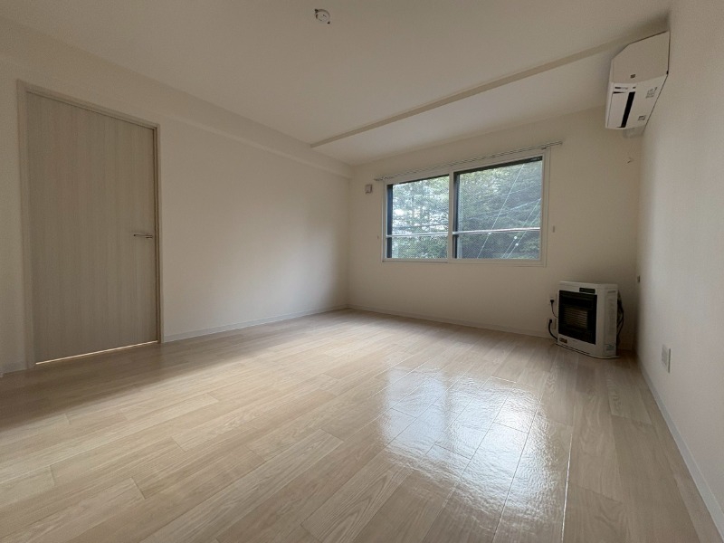 居室・リビング　広くてキレイなお部屋が広がっていて、充実した生活が送れそう。