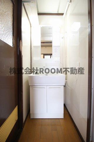 洗面設備　使いやすい独立洗面台です