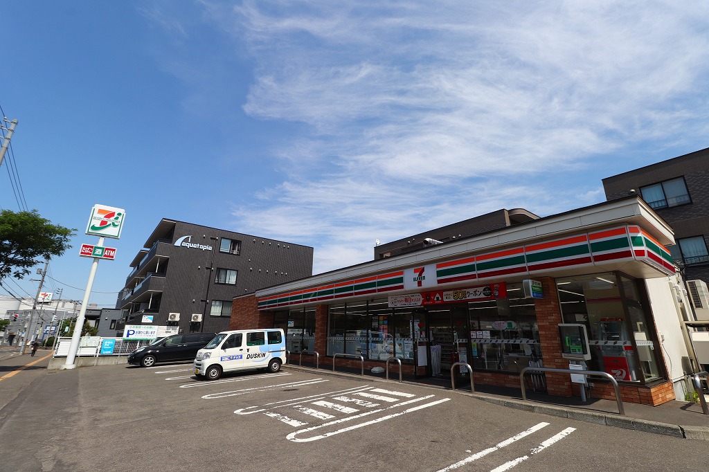 コンビニ　セブンイレブン札幌福住2条店（コンビニ）まで54m