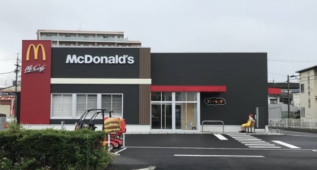 飲食店　マクドナルド 春日井美濃町店（飲食店）まで764m