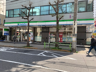 コンビニ　ファミリーマート 日本橋小学校前店（コンビニ）まで66m