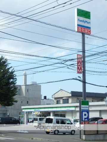 コンビニ　ファミリーマート（コンビニ）まで390m