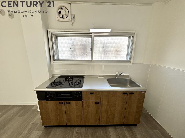 キッチン　3口ガスコンロ付で機能的なキッチンです！