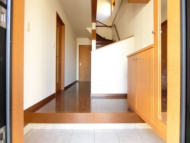 玄関　同物件別部屋イメージ写真