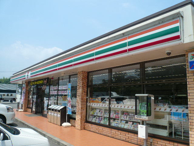 コンビニ　セブンイレブン（コンビニ）まで470m