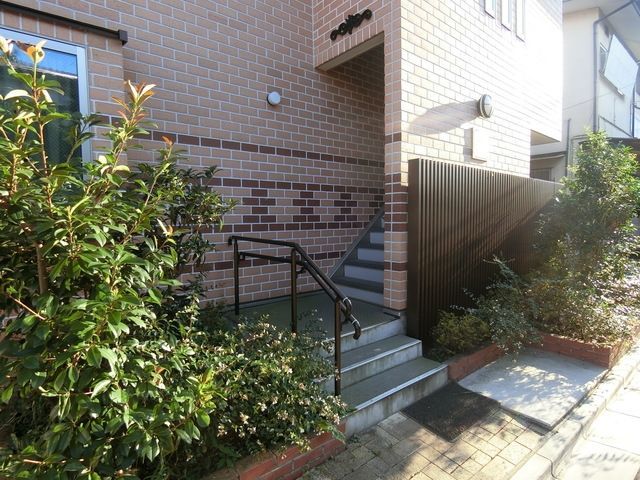 エントランス　★お問い合わせはタウンハウジングまで★