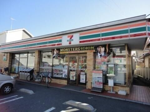 コンビニ　セブンイレブン川口青木3丁目店（コンビニ）まで53m