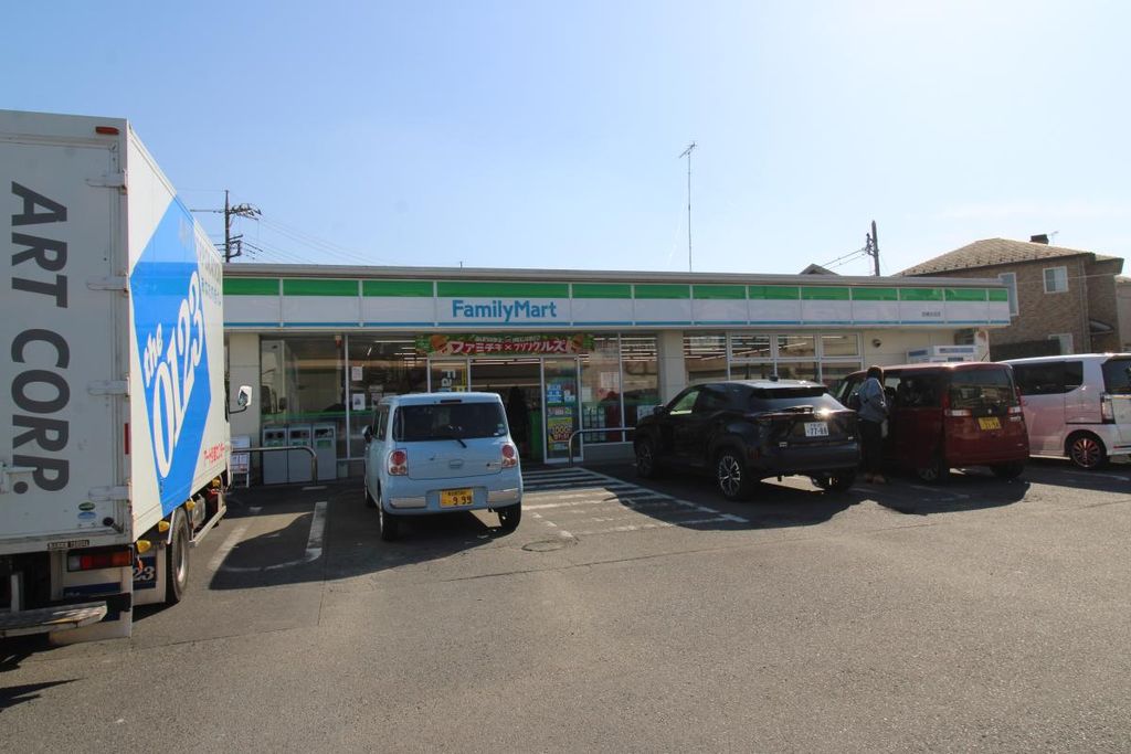 コンビニ　ファミリーマート岩槻太田店（コンビニ）まで1890m