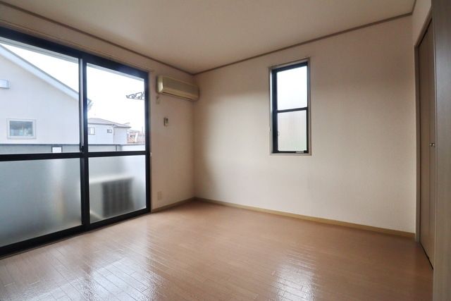 居室・リビング　同物件別部屋写真