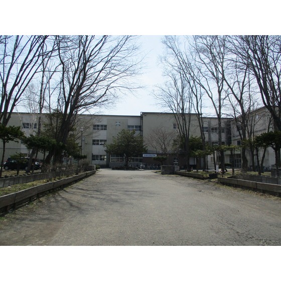 中学校　苫小牧市立啓北中学校（中学校）まで778m