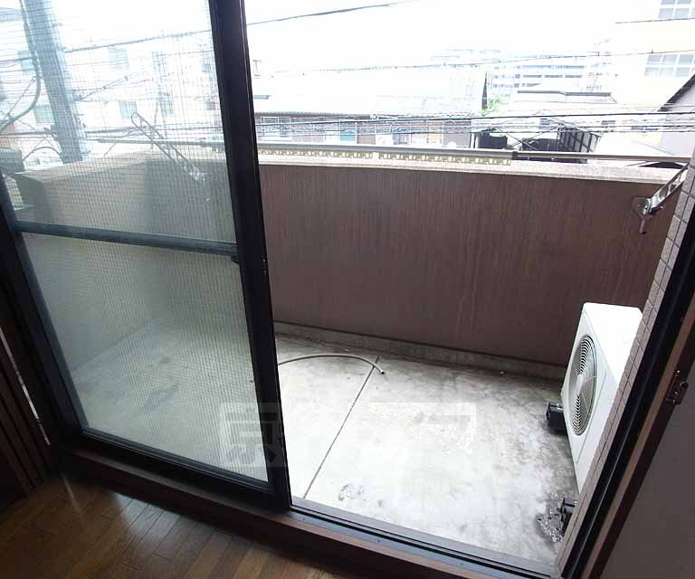 バルコニー　ちょっと奥行きのあるバルコニーです。